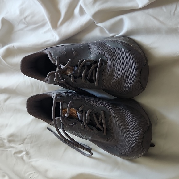 New balance frsh foam shoes - Picture 3 of 4